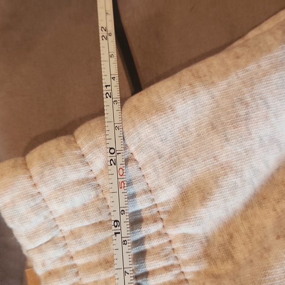 New with tags, Pink relaxed sweat shorts, cream colored, size xxl - Picture 6 of 9